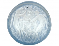 Boite « Deux Figurines » verre blanc patiné bleu de René LALIQUE