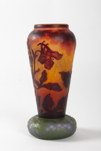 Vase de JACQUEMARD  à décor de Cyclamens EPOQUE 1900 NANCY