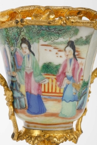 Une paire de vases en porcelaine chinoise fin XIXème siècle