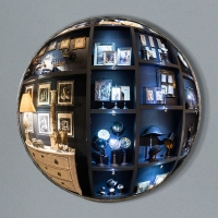 Miroir Sorcière, miroir bombé, Diamètre 120cm, miroir et métal, XXIème siècle.