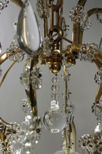 Lustre de style Louis XV en pampilles du XIXème siècle, très beau travail avec une lumière indirecte, 12 lumières.