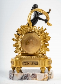 Petite pendulette en bronze doré et patiné, XIXème siècle