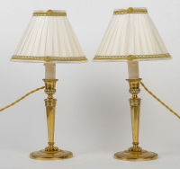 Paire de flambeaux montés en lampes d’époque Directoire en bronze ciselé et doré vers 1795