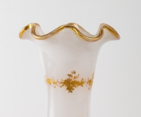 Paire de vases en opaline Blanche, XIXème siècle