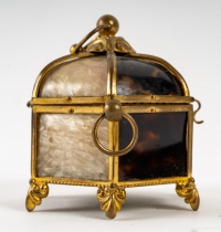 Coffret à bijoux, oeuf présentoir à parfum et petite boîte en écaille de tortue et laiton, XIXème siècle