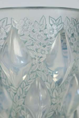 René Lalique  vase &quot;Rampillon&quot; opalescent