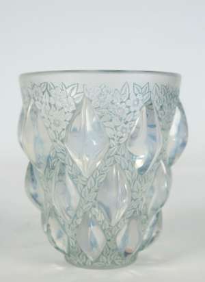 René Lalique  vase &quot;Rampillon&quot; opalescent