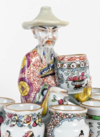 Boîte à épices en porcelaine à l&#039;effigie d&#039;un personnage chinois, Bayeux période J&amp;S Langlois, fin du XIXe siècle