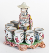Boîte à épices en porcelaine à l&#039;effigie d&#039;un personnage chinois, Bayeux période J&amp;S Langlois, fin du XIXe siècle