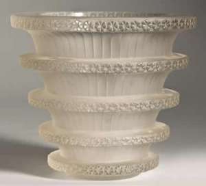 RENE LALIQUE (1860-1945) Vase modèle Chevreuse