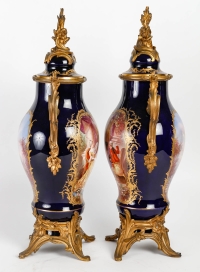 Paire de vases en porcelaine du XIXème siècle, époque Napoléon III
