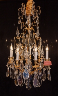 Baccarat Grand lustre de style Louis XV de forme cage en bronze doré et décor de cristal taillé vers 1870-1880