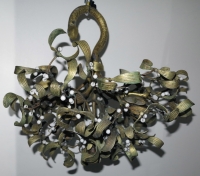 Lustre Boule de Gui Art Nouveau à 4 Ampoules en Bronze et Perles Opaline