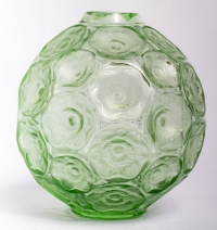 Vase &quot;Anémones&quot; cristal vert clair de LALIQUE FRANCE