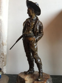Bronze signé CARL KAUBA, cowboy sur son socle de marbre. Réf: 54