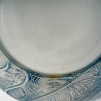Vase &quot;Plumes&quot; verre blanc patiné bleu de René LALIQUE