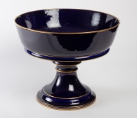 Immense coupe en porcelaine de Sèvres bleue, datée 1895