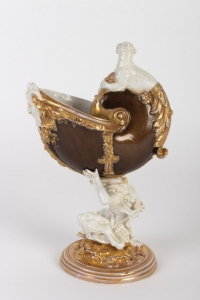 Nautile en Porcelaine. (blanc ,bronze  et or) XIXEME