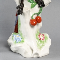 Paire de perroquets aux cerises, porcelaine de la manufacture de Samson paris d&#039;après Meissen, fin du XIXe siècle.