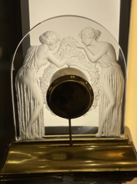 René LALIQUE Pendule électrique « Les deux figurines » - 1926