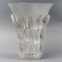 Vase « Feuilles » verre blanc de René LALIQUE