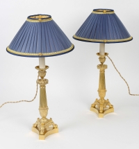 Paire de flambeaux montés en lampes en bronze ciselé et doré d’époque Charles X vers 1825