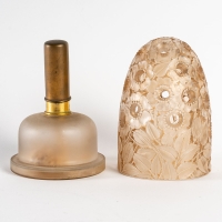 Brûle Parfums &quot;Boutons D&#039;Or&quot; verre blanc patiné sépia de René LALIQUE pour les Lampes Berger