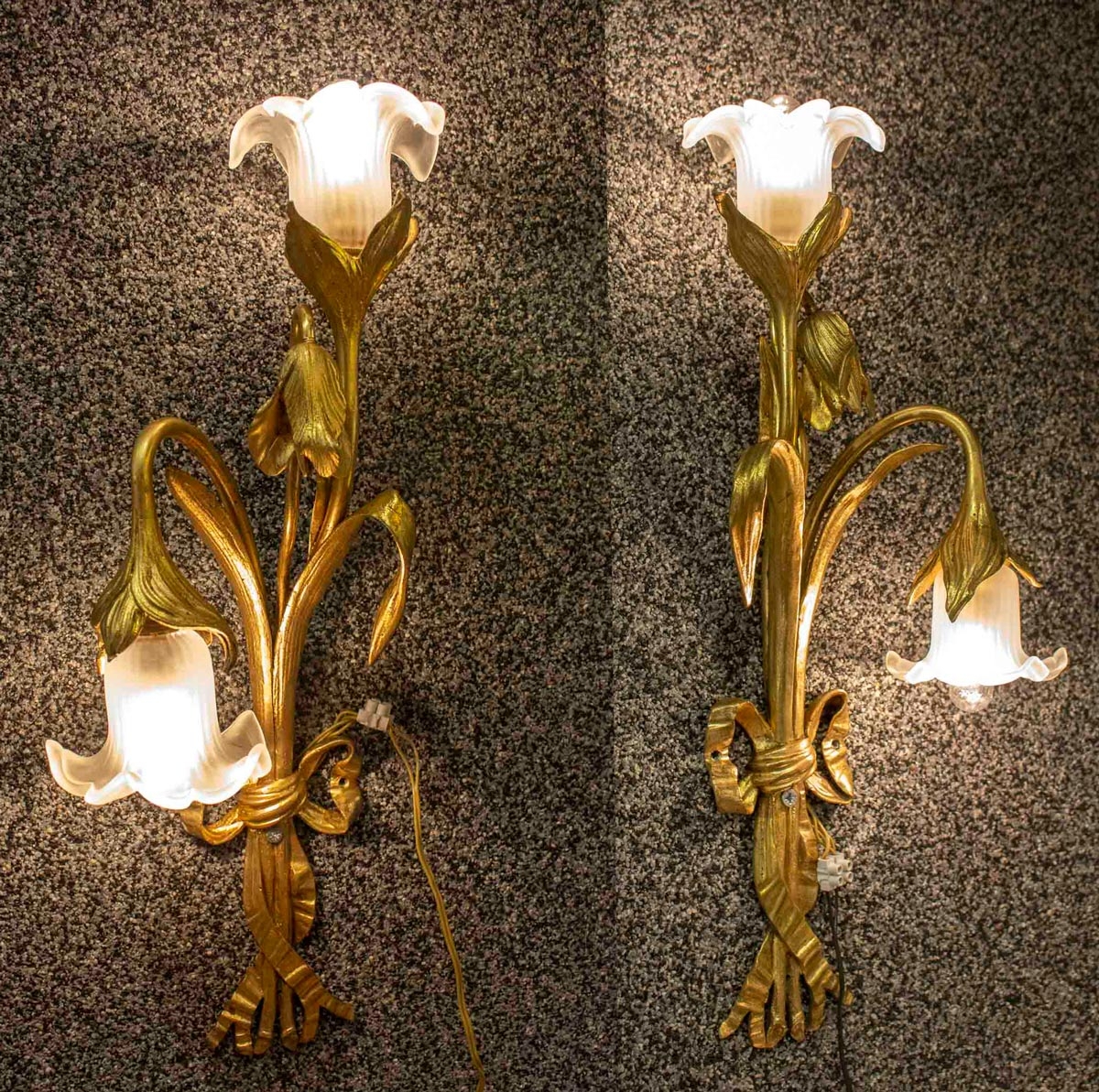 Paire d&#039;appliques Art Nouveau en bronze et verre|||||||