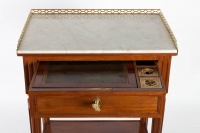 Petite table Louis XVI à écritoire en acajou estampillée CAUMONT 18e siècle
