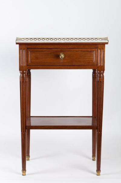 Petite table Louis XVI à écritoire en acajou estampillée CAUMONT 18e siècle||||||||||||