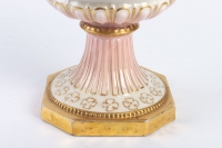 Vase couvert bleu pâle, or, rose et blanc Bohème 19e siècle