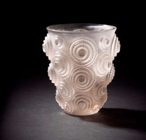 RENE LALIQUE (1860-1945) Vase &quot;Spirales&quot; sienne