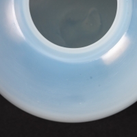 Vase couvert « Tourterelles » verre opalescent patiné bleu de René Lalique