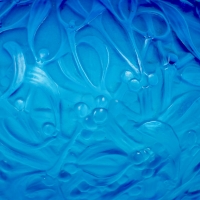 Vase &quot;Gui&quot; verre bleu électrique de René LALIQUE