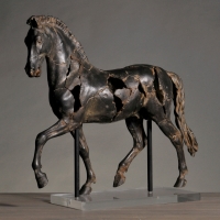 Sculpture d’un Cheval au Pas, Travail Contemporain, XXIème Siècle.