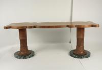 Table basse des années1930 en bois et marbre.