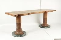 Table basse des années1930 en bois et marbre.