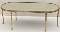 1970′ Table Basse Maison Charles Forme Ovale, Jansen Ou Baguès Décor Palmier en Bronze Doré avec Plateaux Miroirs Vieillis