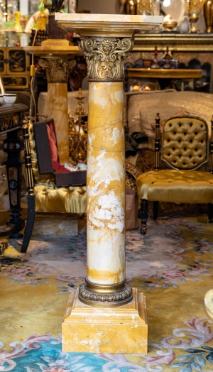 Paire de colonnes en marbre jaune de Sienne|||||||