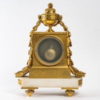 Pendule de style Louis XVI.