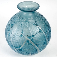 Paire de Vases &quot;Milan&quot; verre blanc patiné bleu de René LALIQUE