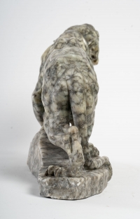 Sculpture de tigre en marbre, XXème siècle