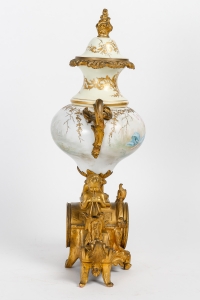 Garniture de cheminée en bronze doré et porcelaine de Sèvres
