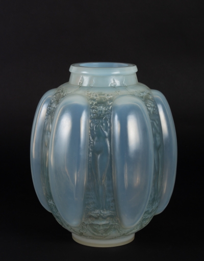 Vase « Six Figurines et Masques » verre opalescent triple couche de René LALIQUE||||||||