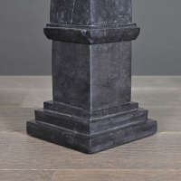 Paire D’Obélisque en Marbre gris et noir de style Napoléon III, XXème Siècle.