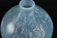 Vase « Courges » verre opalescent double couche patiné bleu de René LALIQUE
