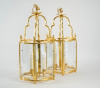 Paire de lanternes de style Louis XV.