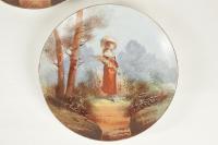 Paire d&#039;assiettes en porcelaine peinte à la main du XIXème siècle.