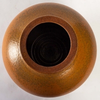 Vase boule par Annie Fourmanoir - exposition en cours