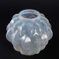 Vase « Nivernais » verre opalescent triple couche de René LALIQUE